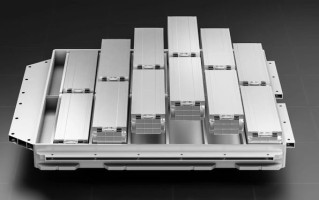 斯坦福用银涂层为固态电池穿上“防裂甲”，解决快充安全核心难题