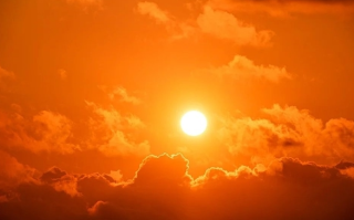 广东老人体温42℃进ICU 医生：第一次在3月收治热射病