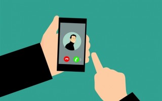 注意！接到陌生电话不要先出声