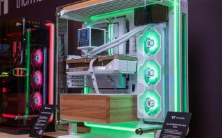 曜越展出双曲玻璃+木饰旗舰机箱Core PX Infinity WS ARGB