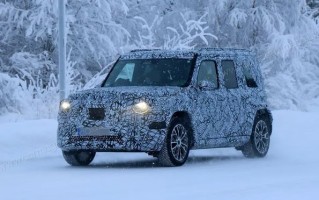 奔驰“小G”测试车现身雪地：全新平台，设计更年轻