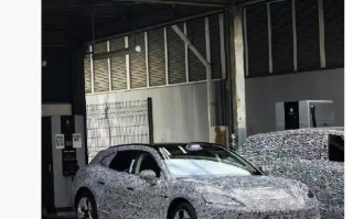 鸿蒙智行尚界轿跑新车首张谍照曝光：四门+猎装设计