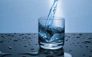 阿尔卑斯矿泉水实则来自吉林长白山 容易误导消费者