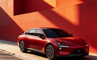 现款11.98万-13.98万元，小鹏MONA M03推出官方改色“车厘子红”