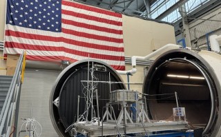 揭秘宇宙“炼金术”：美国宇航局StarBurst卫星完成关键集成