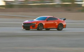 F1冠军维斯塔潘试驾，福特最强Dark Horse遭红牛“剧透”