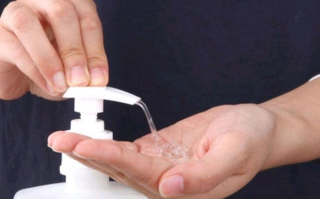 宝妈每天用84消毒患上罕见病：挥发的氯气引发化学性支气管炎