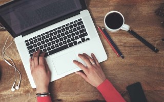 大学生0.98元卖网课网盘：获利不足4元却被索赔1万