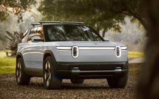 美车企Rivian在2025年生产42284辆汽车、交付42247辆