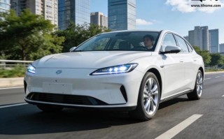 2025年国内动力电池装车量769.7GWh，同比增长40.4%