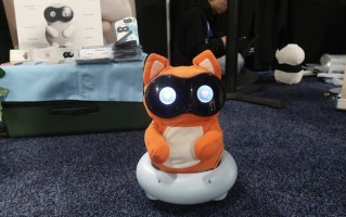 Ludens AI陪伴型机器人亮相CES 2026：恒温外壳告别冰冷触感