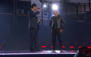 联想与英伟达合作打造吉瓦级AI工厂，杨元庆、黄仁勋同台亮相