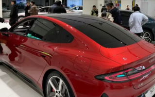 试驾排到下周！新小米SU7上市首日客流爆满：销售称最快4月能交付